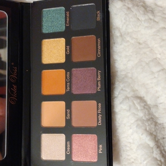 Essentials Eyeshadow Palette - Violet Voss - Picture 3 of 3